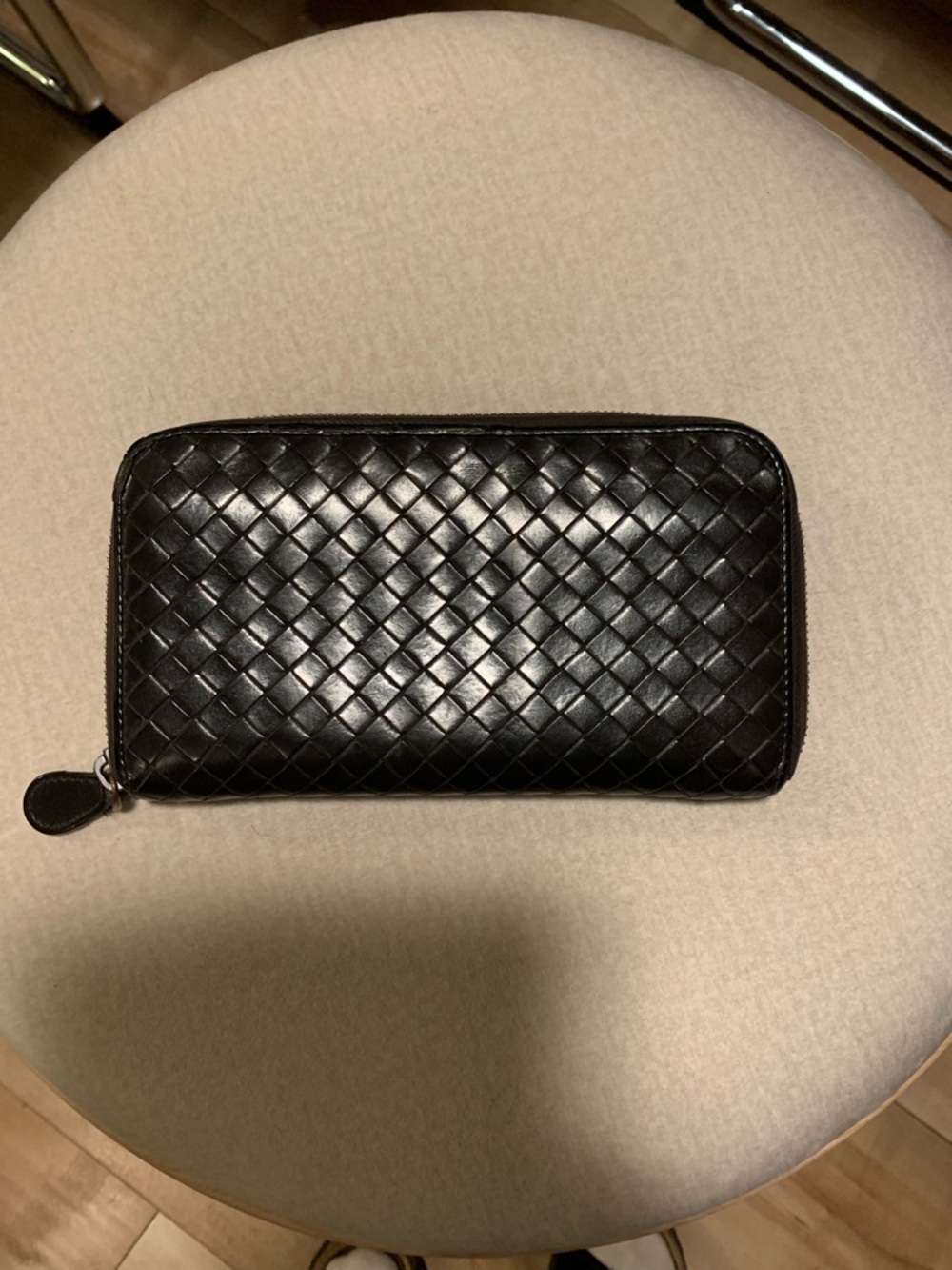 Intrecciato Zip-Around Leather Wallet in Brown.Bottega Veneta